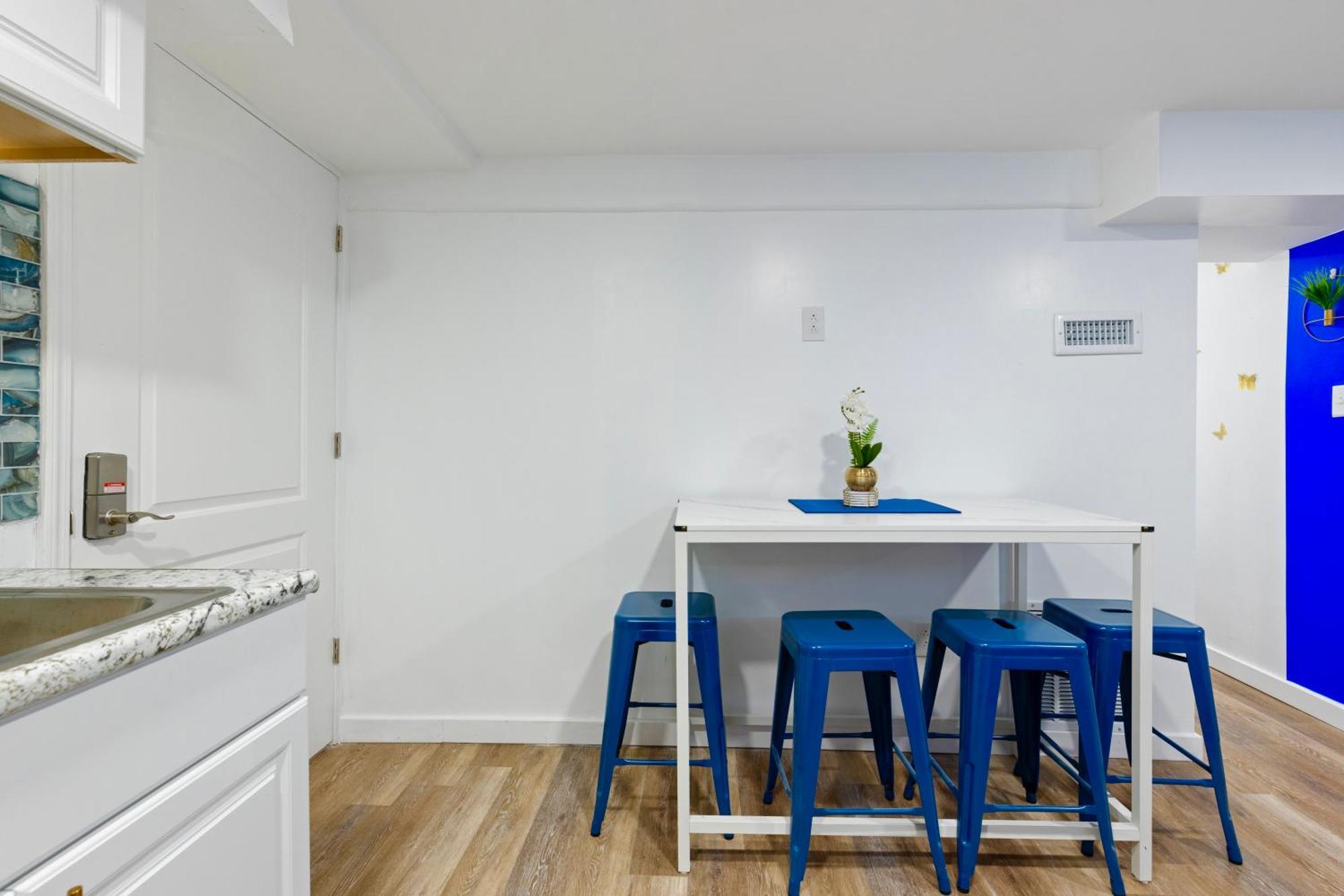 The Sapphire Haven - Your Old Brooklyn Oasis Awaits Families, Couples, Business Travelers Near Downtown With Parking, 300 Mb Wifi & Self Check-In Cleveland Exterior foto