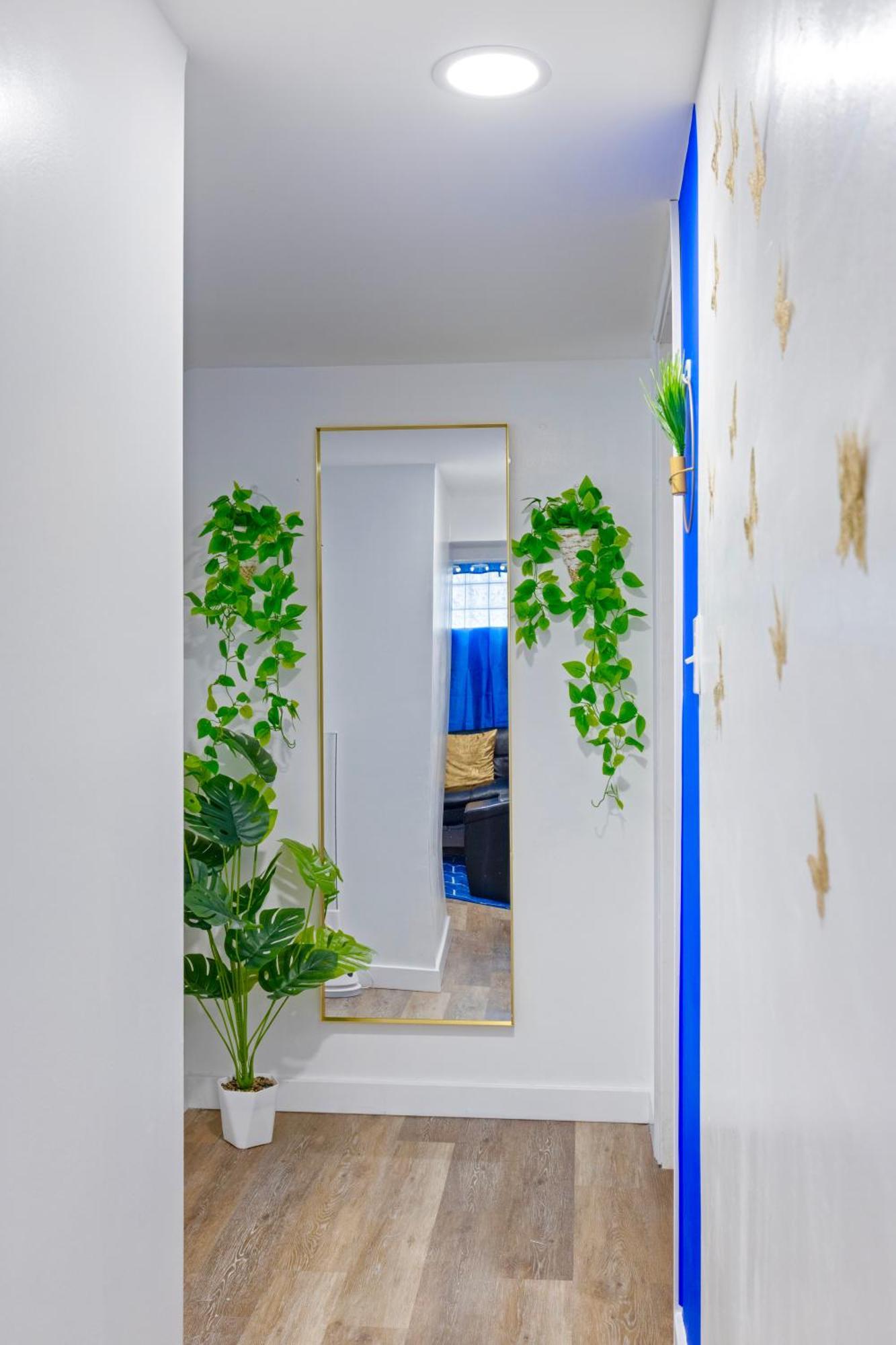 The Sapphire Haven - Your Old Brooklyn Oasis Awaits Families, Couples, Business Travelers Near Downtown With Parking, 300 Mb Wifi & Self Check-In Cleveland Quarto foto